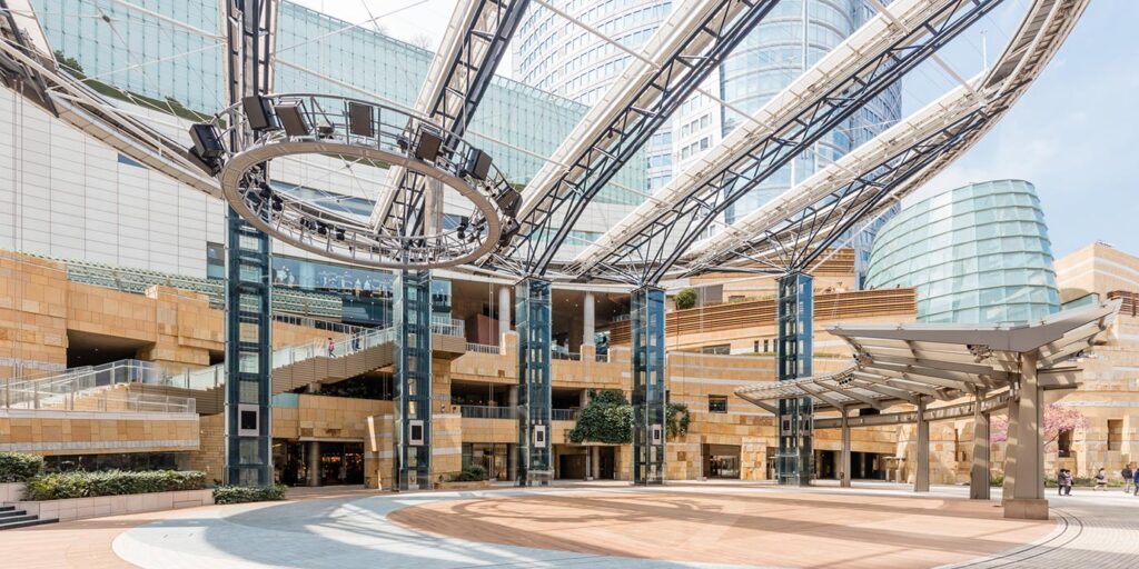 六本木ヒルズアリーナにMartin Audio CDD全天候型システムを導入